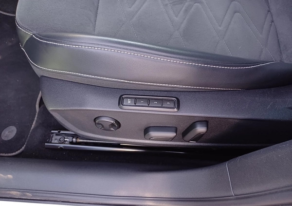 Seat Leon cena 79999 przebieg: 155000, rok produkcji 2021 z Dobra małe 232